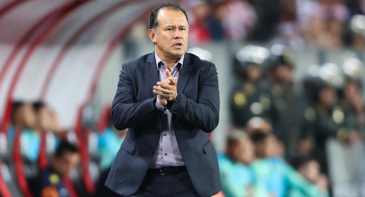 Juan Reynoso volvería a dirigir en el fútbol mexicano. Foto: EFE
