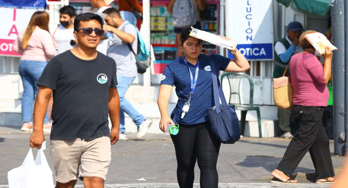 El calor no cede en Lima. Foto: Andina