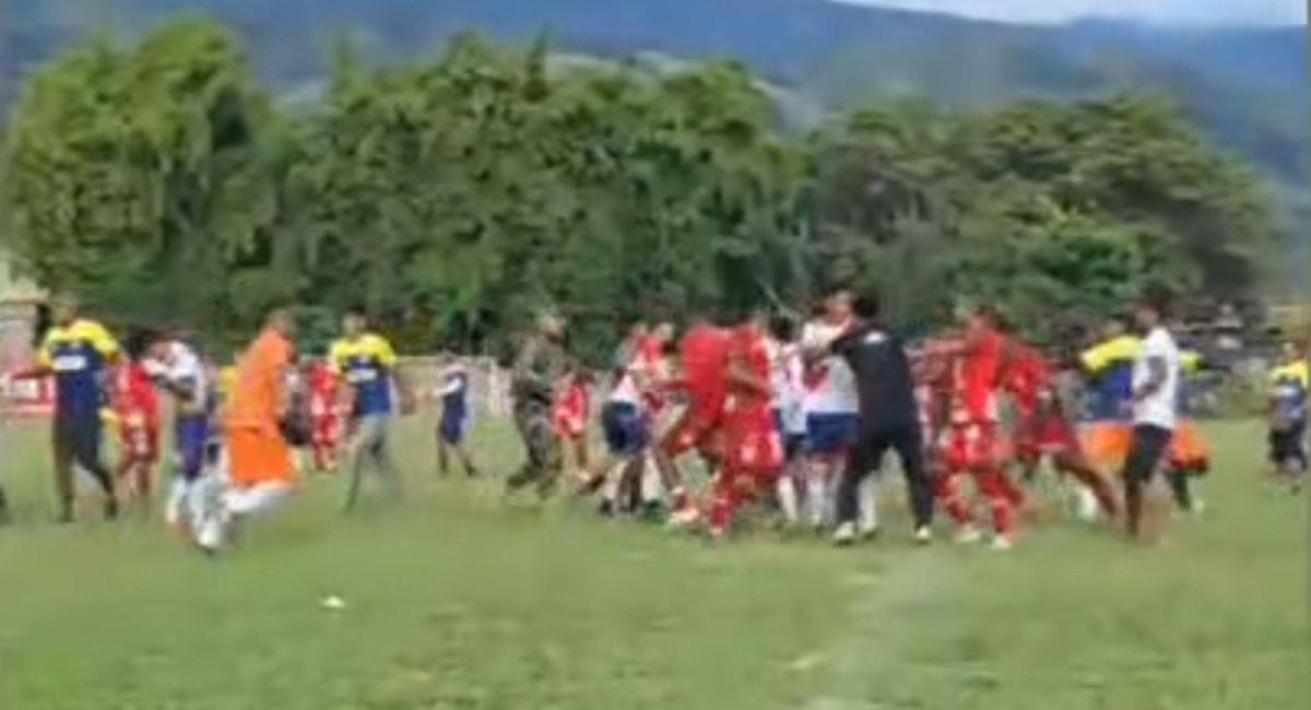 Batalla campal en la Copa Perú. Foto: Captura