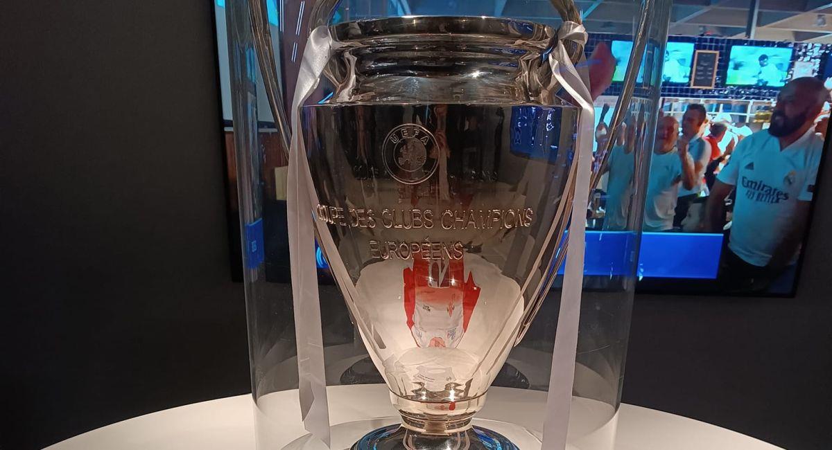 Trofeo del Real Madrid. Foto: Facebook Club Independiente San Felipe