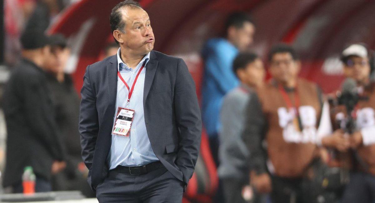 Juan Reynoso rompió su silencio y habló por primera vez desde su salida de la Selección Peruana. Foto: EFE